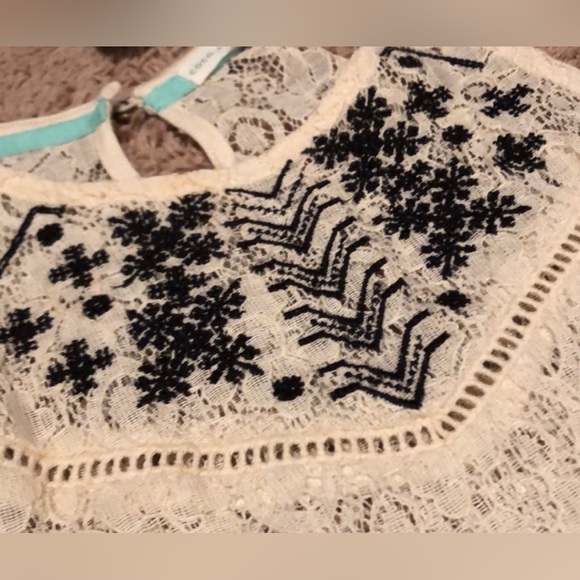 Buckle Coco + Jaimeson Lace Tank Top - Picture 2 of 6